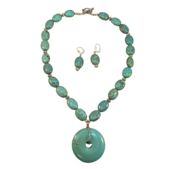 Green Gemstone Bead Necklace with Connecting Donut Pendant Set - Picture 2 of 12